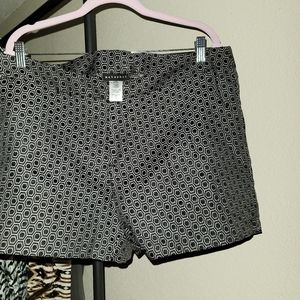 Metaphor black and white print size 12 shorts.